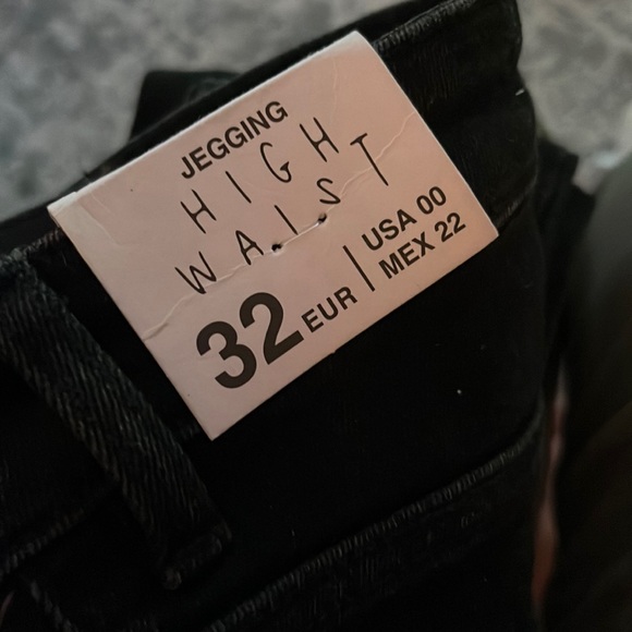Jeans - Picture 1 of 3
